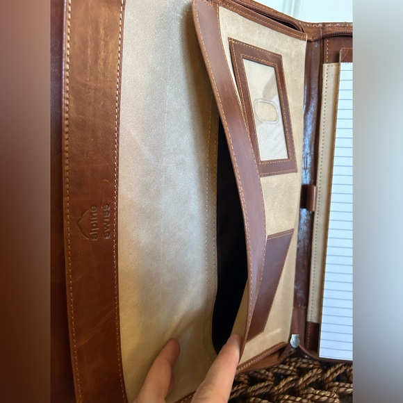 Alpine Swiss brown leather padfolio - Picture 5 of 6